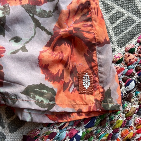 NEW Free People Movement ~ The Switchback Floral Shorts ~ size small - Picture 13 of 13